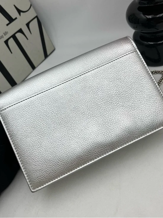 Louis Vuitton | Lockme Collection Silver Chain Bag | Microchip Version - Picture 2 of 11